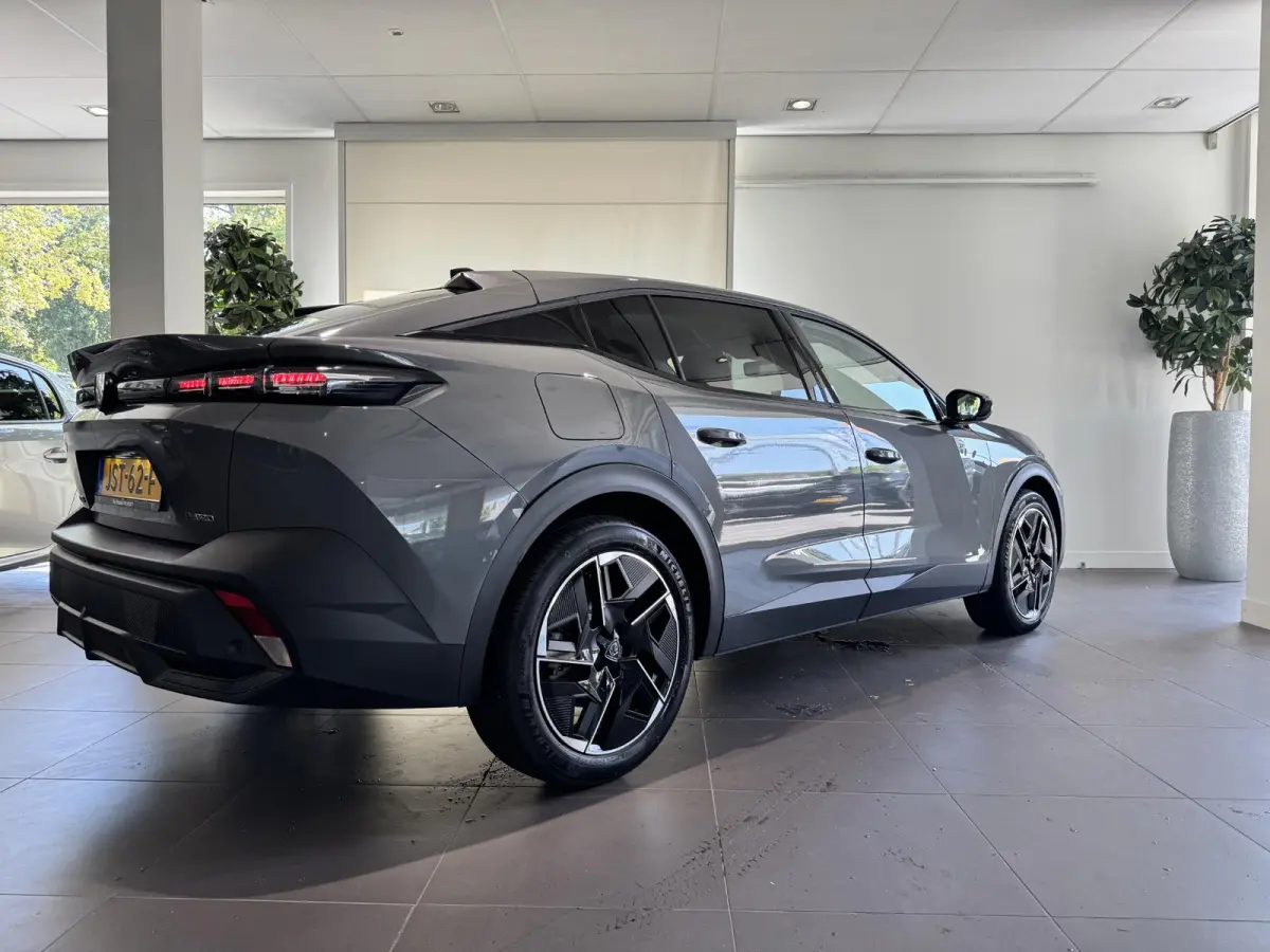 1.6 HYbrid Allure Pack 225 EAT8 | Stoel/stuurverwarming | 360 Camera | Adaptieve Cruise Control | Navigatie