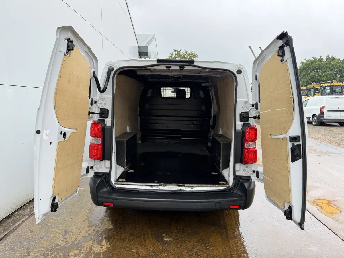 ProAce 75kWh 136PK