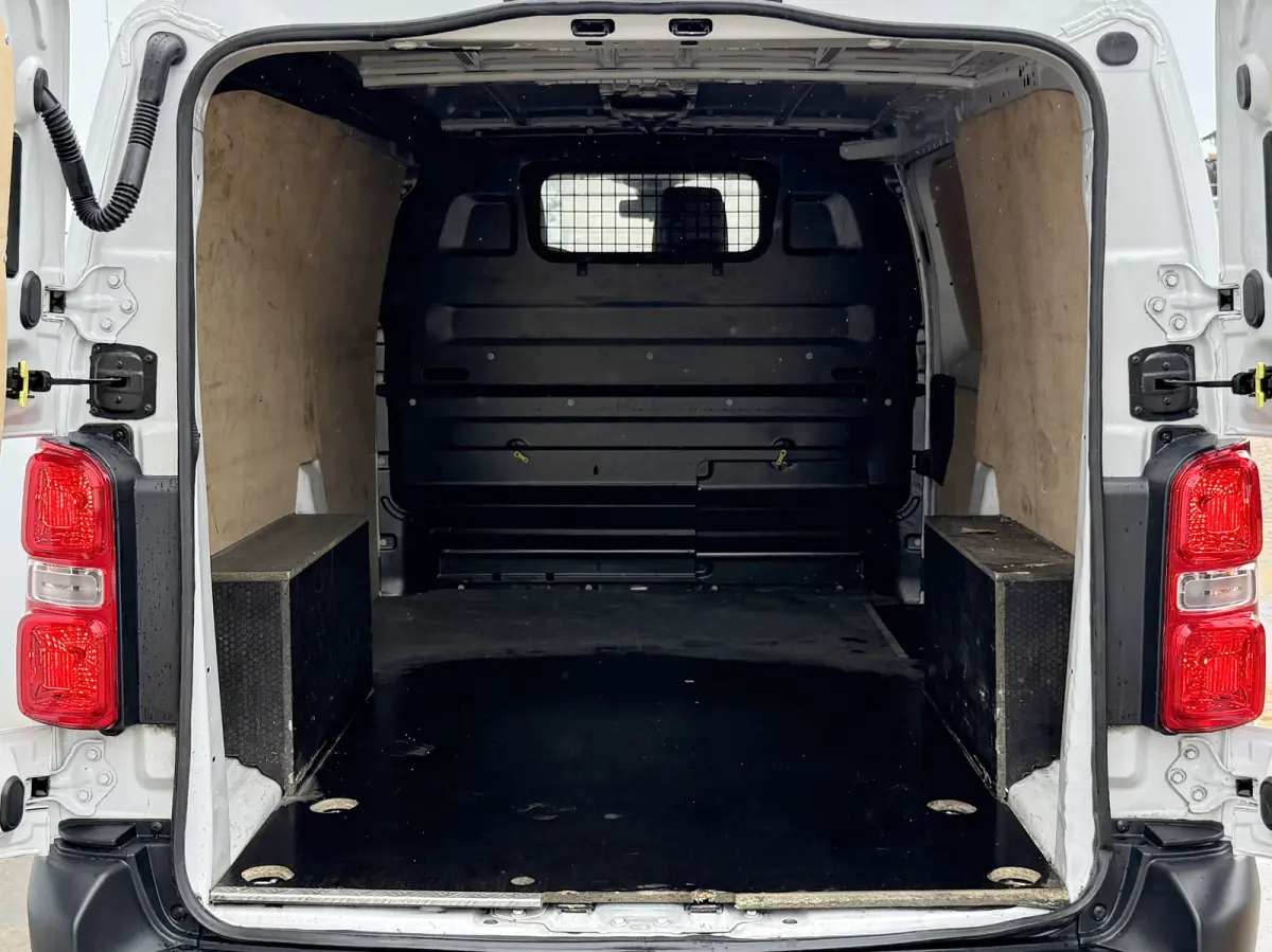 ProAce 75kWh 136PK