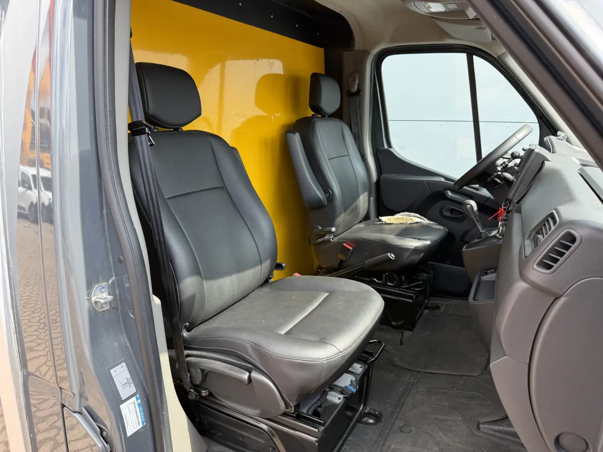Plancher T35 2.3 DCI 150PK Automaat Bakwagen Airco Cruise Control Camera Foodtruck Meubelbak Paardenwagen