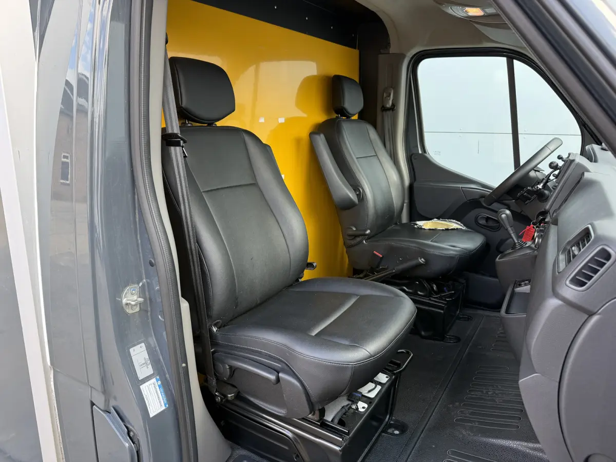 Plancher T35 2.3 DCI 150PK Automaat Bakwagen Lowliner Plancher Airco Cruise Control Camera Foodtruck Meubelbak Paardenwagen