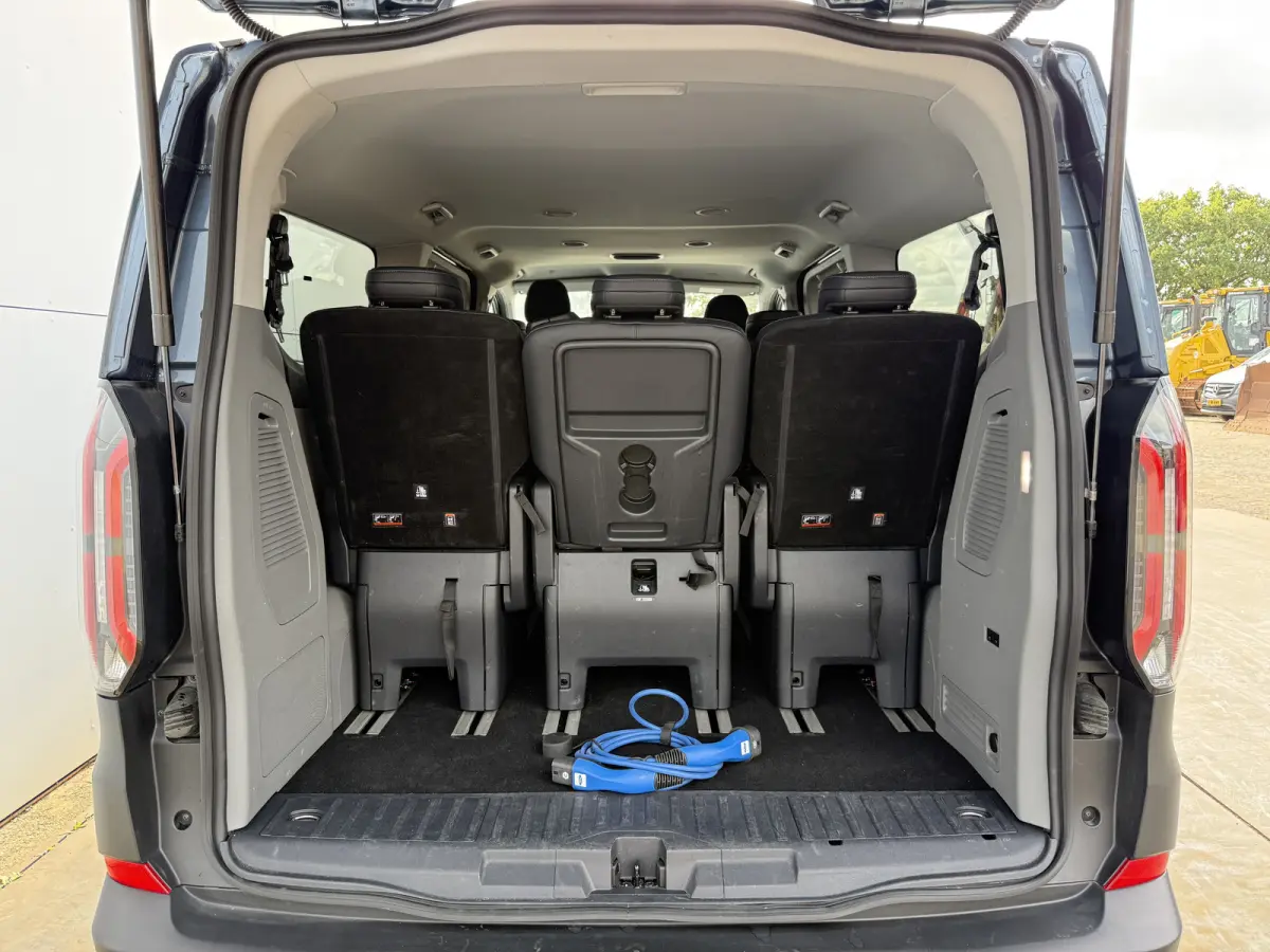 Tourneo Custom 233PK PHEV