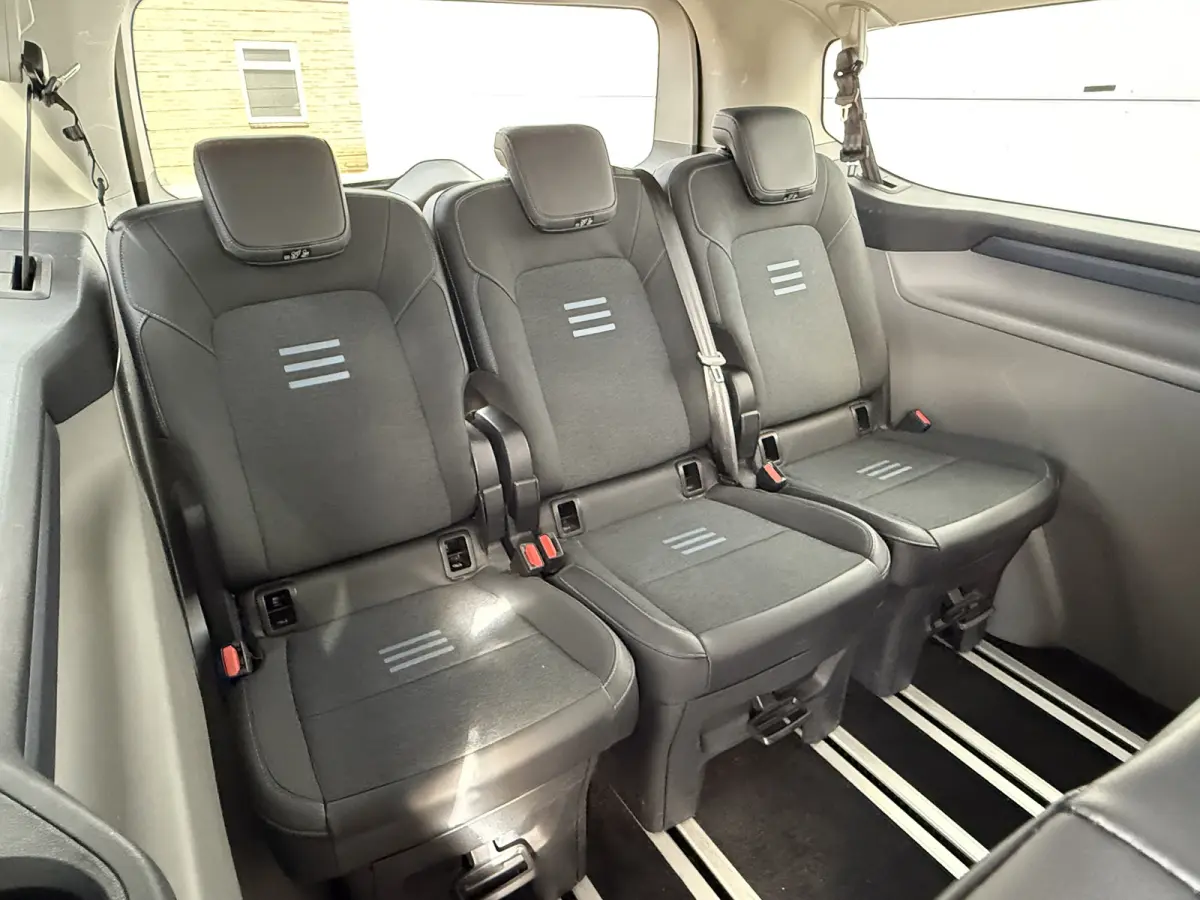 Tourneo Custom 233PK PHEV