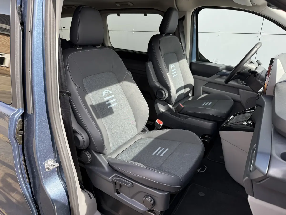 Tourneo Custom 233PK PHEV