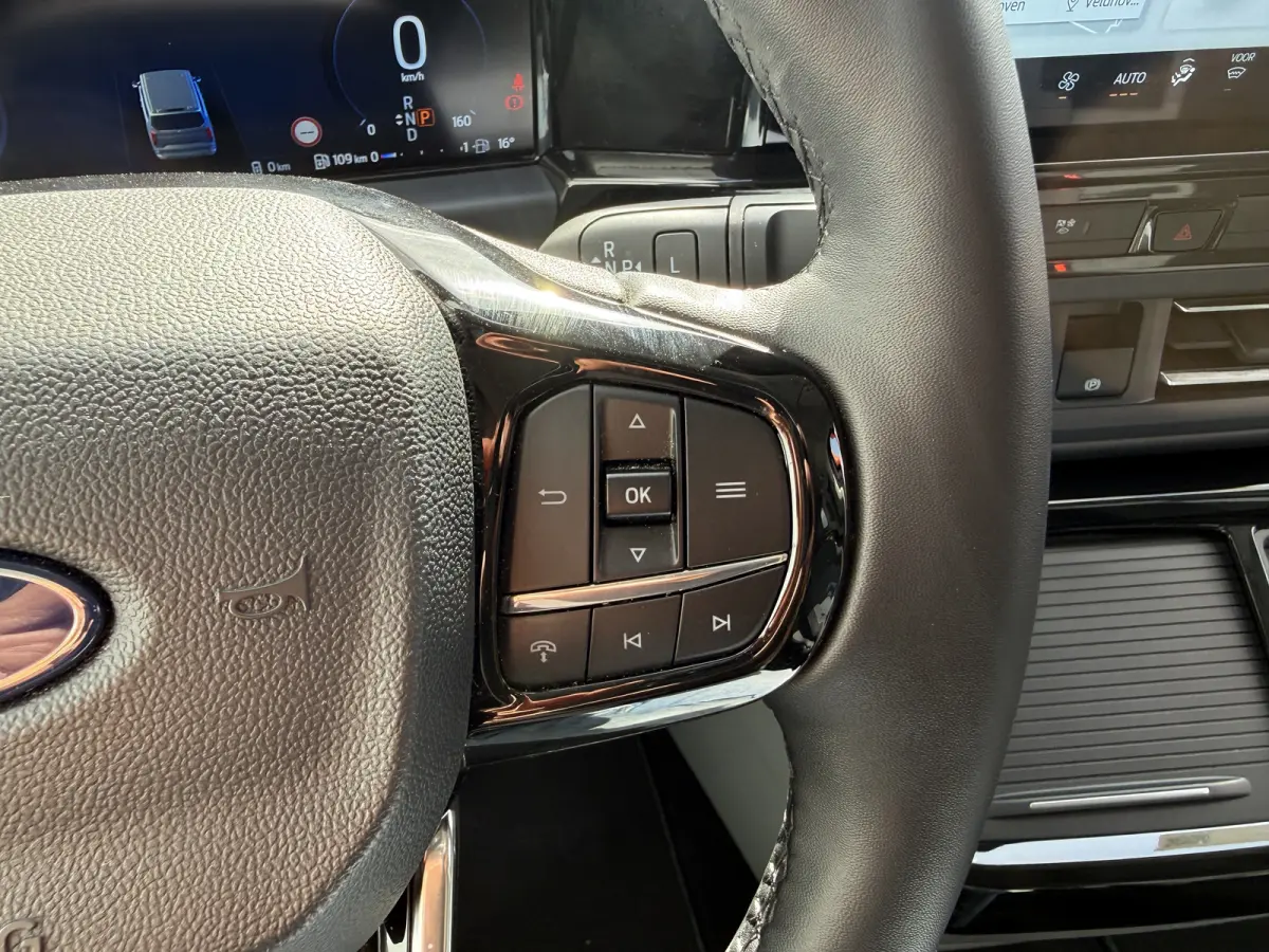 Tourneo Custom 233PK PHEV