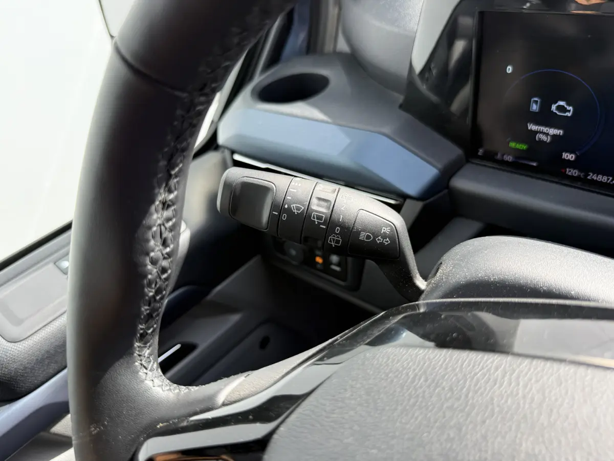 Tourneo Custom 233PK PHEV
