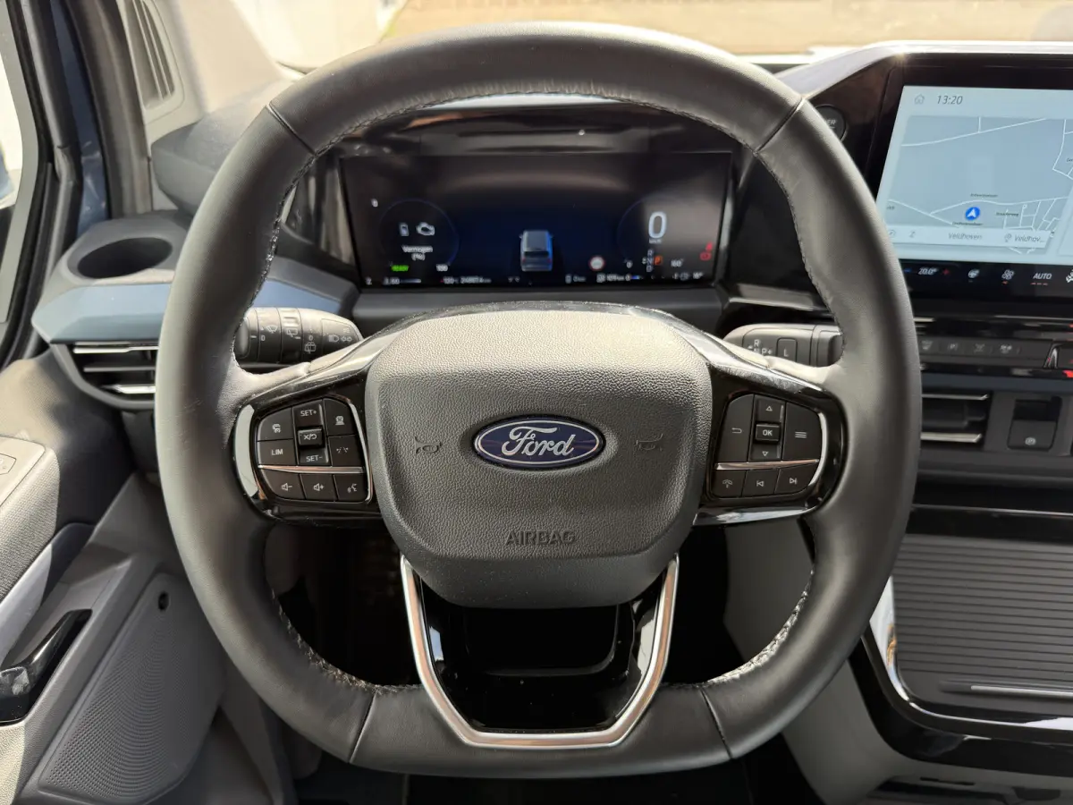 Tourneo Custom 233PK PHEV