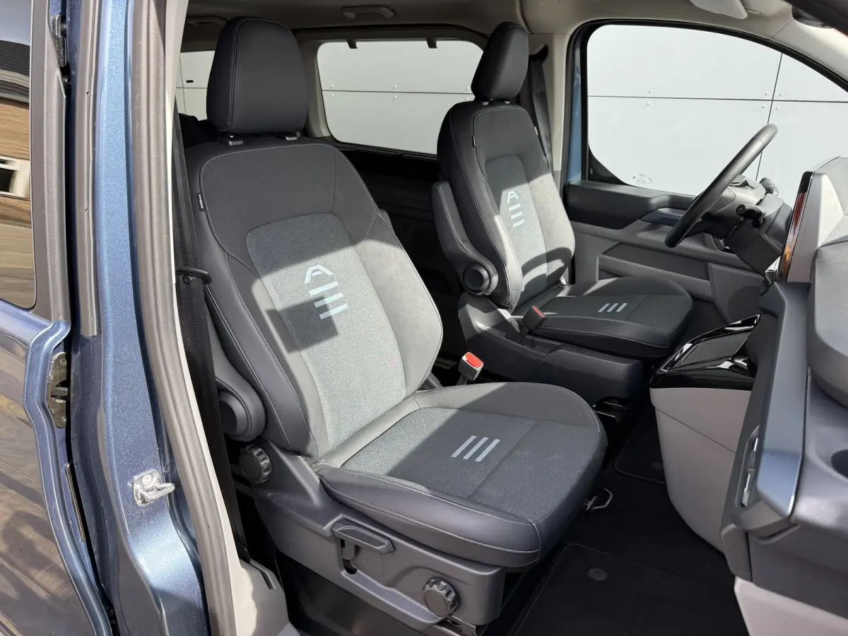 Tourneo Custom 233PK PHEV