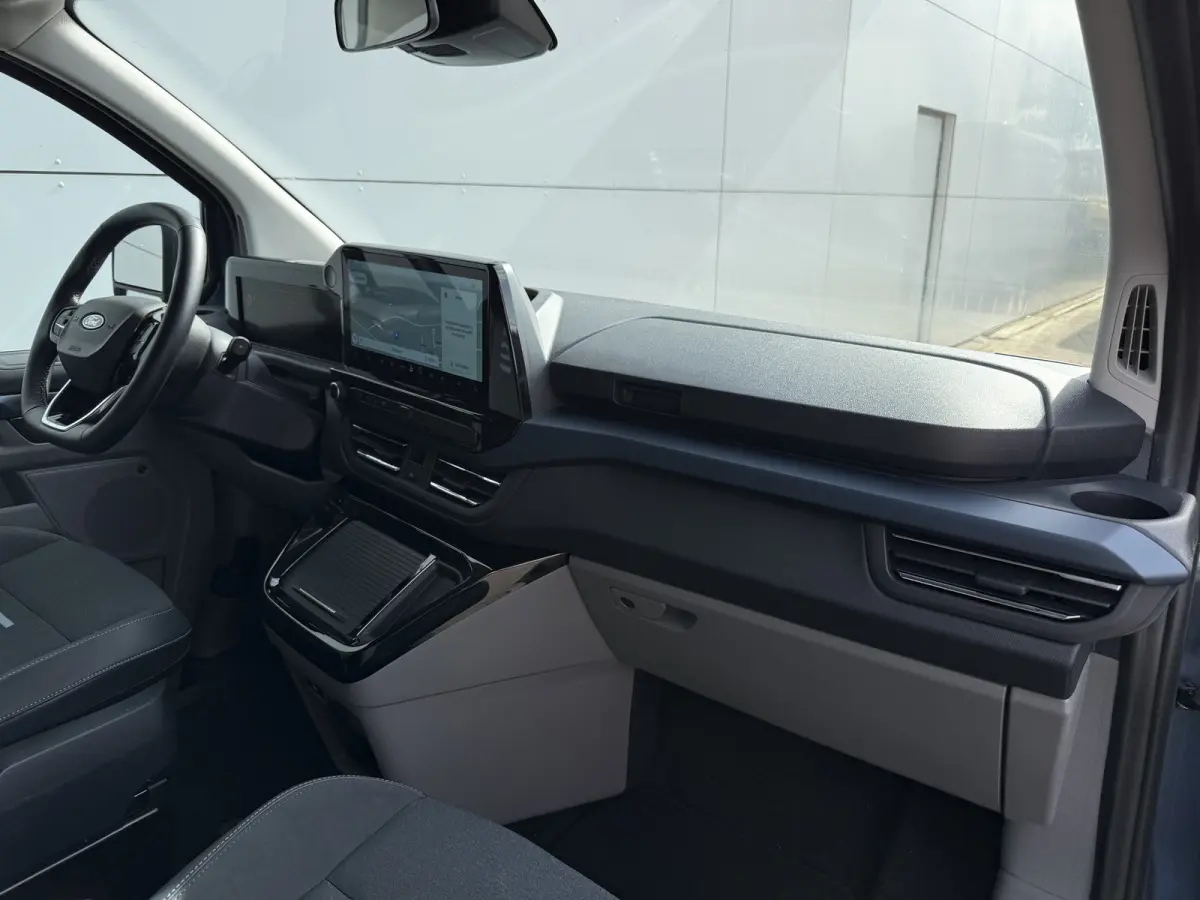 Tourneo Custom 233PK PHEV