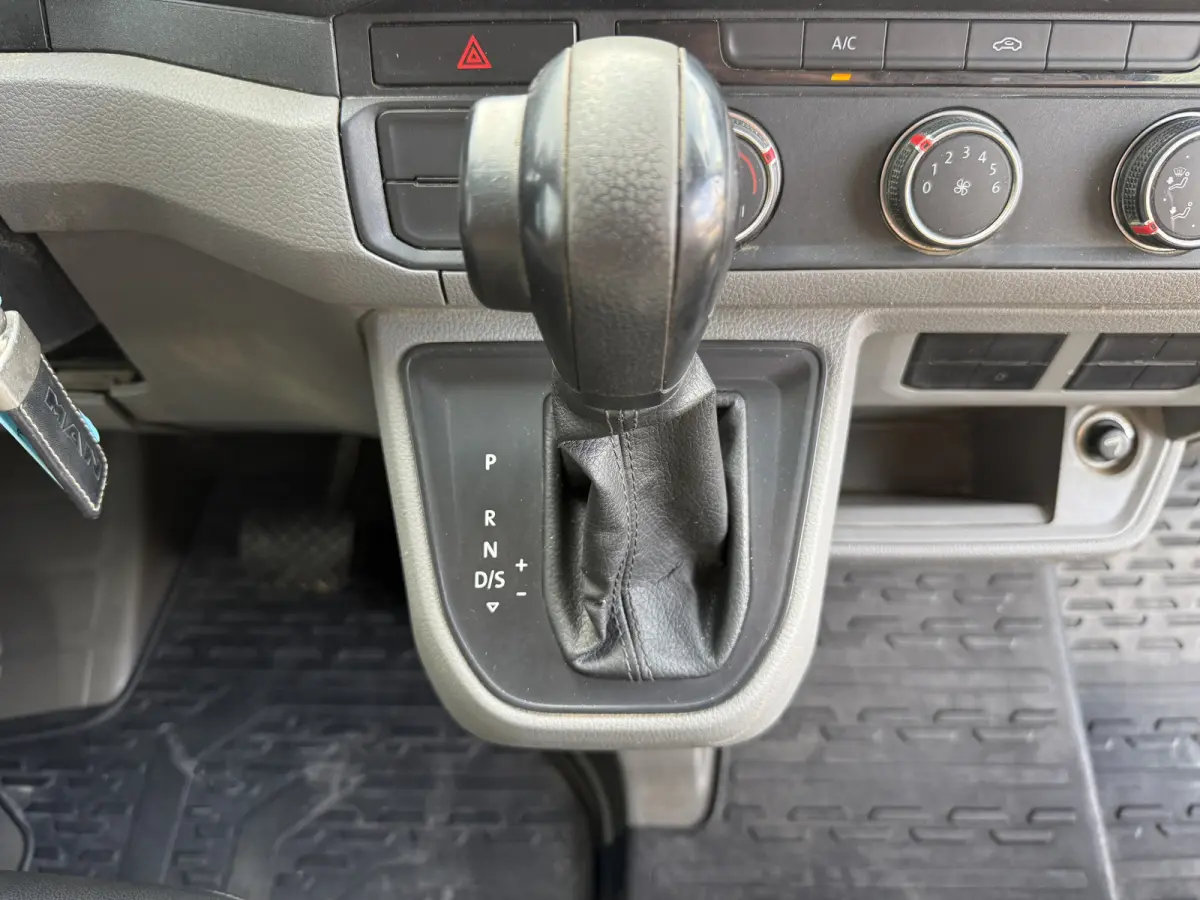 3.140 2.0 TDI Automaat Open Laadbak Kist Dubbele cabine 6-persoons Airco Trekhaak Navigatie Carplay Pritische Pickup Open Box