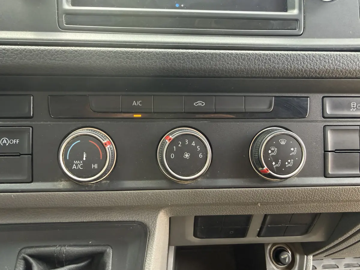 3.140 2.0 TDI Automaat Open Laadbak Kist Dubbele cabine 6-persoons Airco Trekhaak Navigatie Carplay Pritische Pickup Open Box