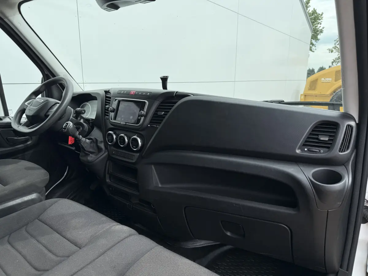 35C16 3.0 160PK Bakwagen Laadklep Zijdeur Camera Climate Control Bluetooth Luchtgeveerde stoel Meubelbak Koffer