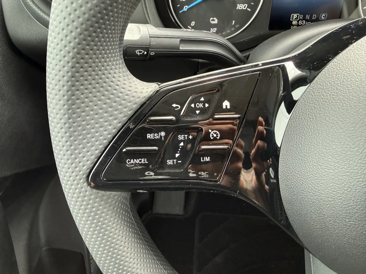 Pro 51kWh 122PK Elektrisch 300km WLTP 75KW Snelladen Climate Control THERMOTRONIC Control Carplay Camera Parkeersensoren Achter