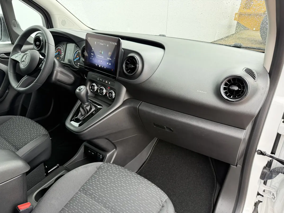 Pro 51kWh 122PK Elektrisch 300km WLTP 75KW Snelladen Climate Control THERMOTRONIC Control Carplay Camera Parkeersensoren Achter