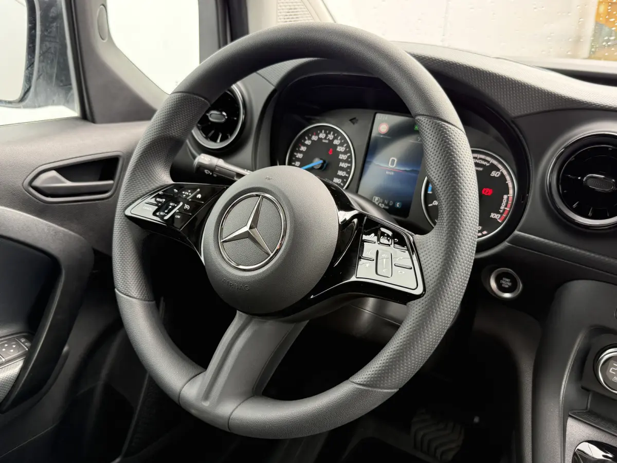 Pro 51kWh 122PK Elektrisch 300km WLTP 75KW Snelladen Climate Control THERMOTRONIC Control Carplay Camera Parkeersensoren Achter