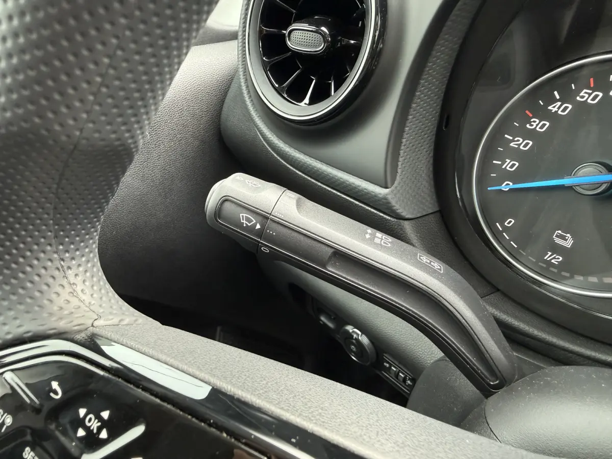 Pro 51kWh 122PK Elektrisch 300km WLTP 75KW Snelladen Climate Control THERMOTRONIC Control Carplay Camera Parkeersensoren Achter