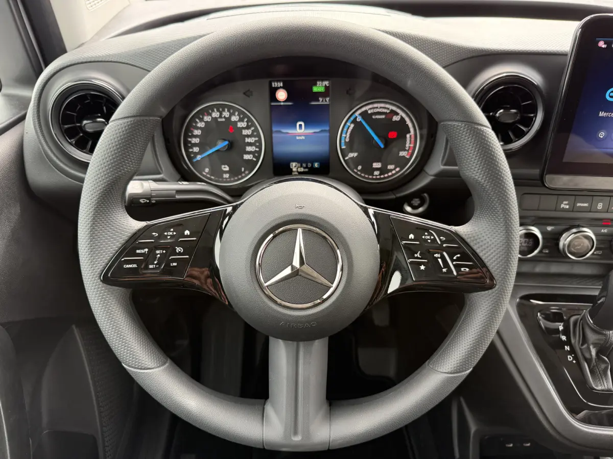 Pro 51kWh 122PK Elektrisch 300km WLTP 75KW Snelladen Climate Control THERMOTRONIC Control Carplay Camera Parkeersensoren Achter