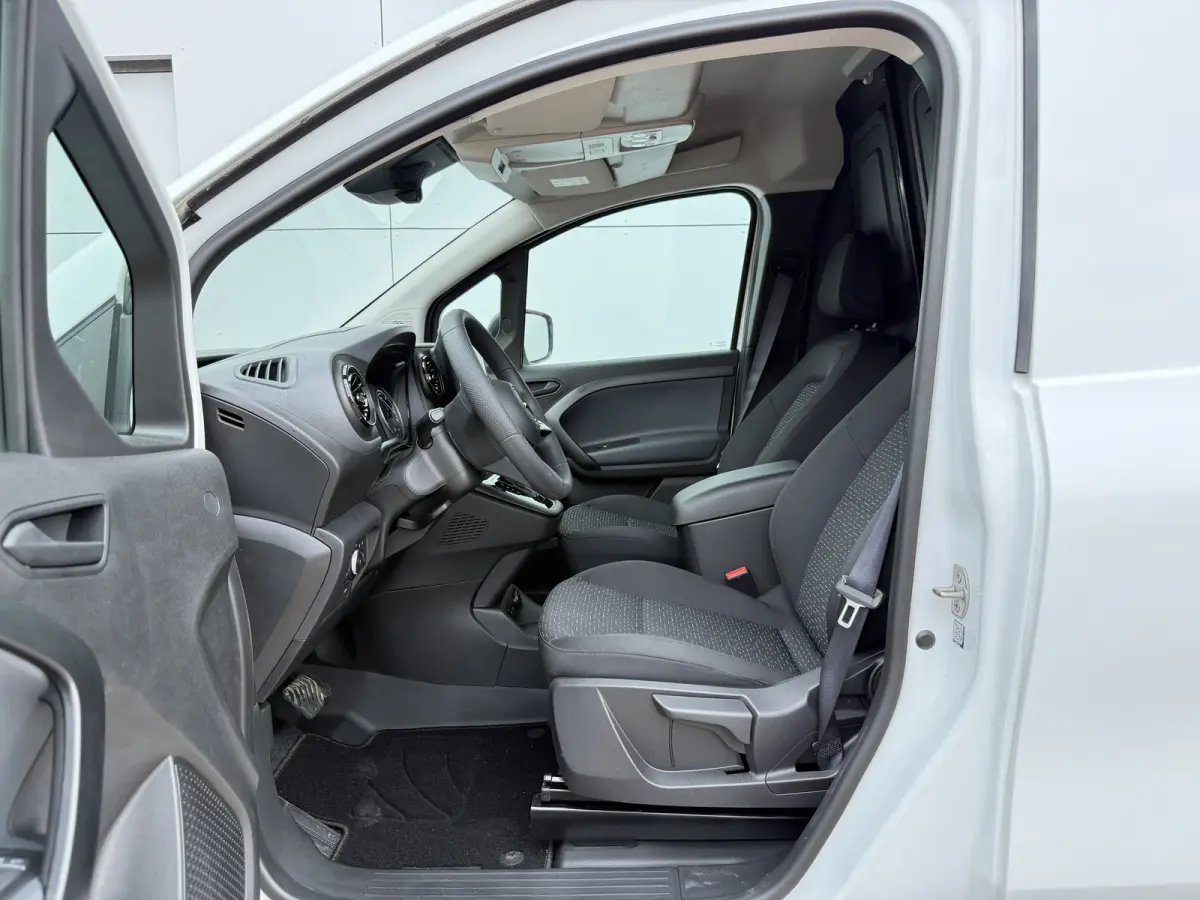 Pro 51kWh 122PK Elektrisch 300km WLTP 75KW Snelladen Climate Control THERMOTRONIC Control Carplay Camera Parkeersensoren Achter