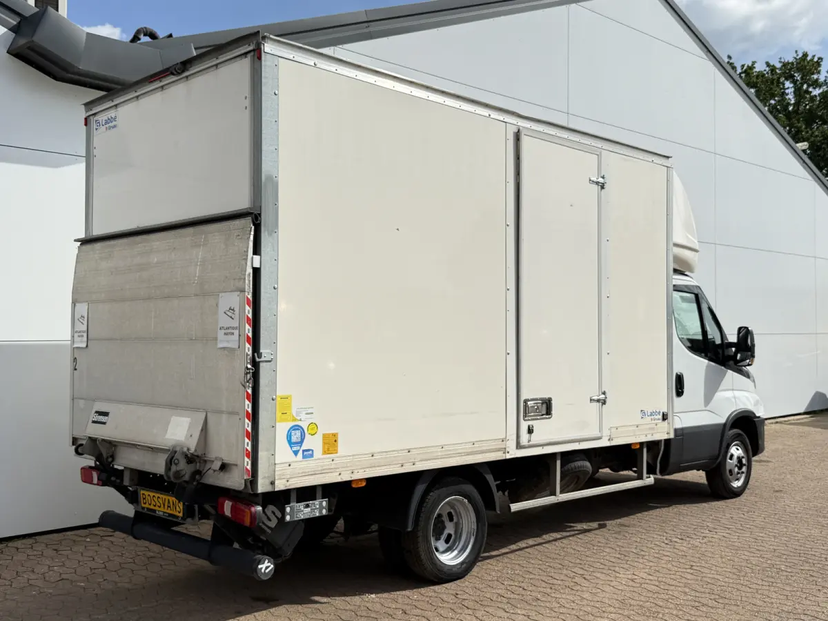 35C16 3.0 160PK Bakwagen Laadklep Zijdeur Camera Climate Control Bluetooth Luchtgeveerde stoel Meubelbak Koffer