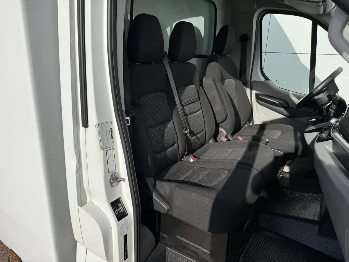 Plancher 65kWh Elektrisch 172km WLTP Bakwagen Lowliner LED Airco Adaptieve Cruise Camera Carplay Parkeersensoren Foodtruck Meubelbak Paardenwagen