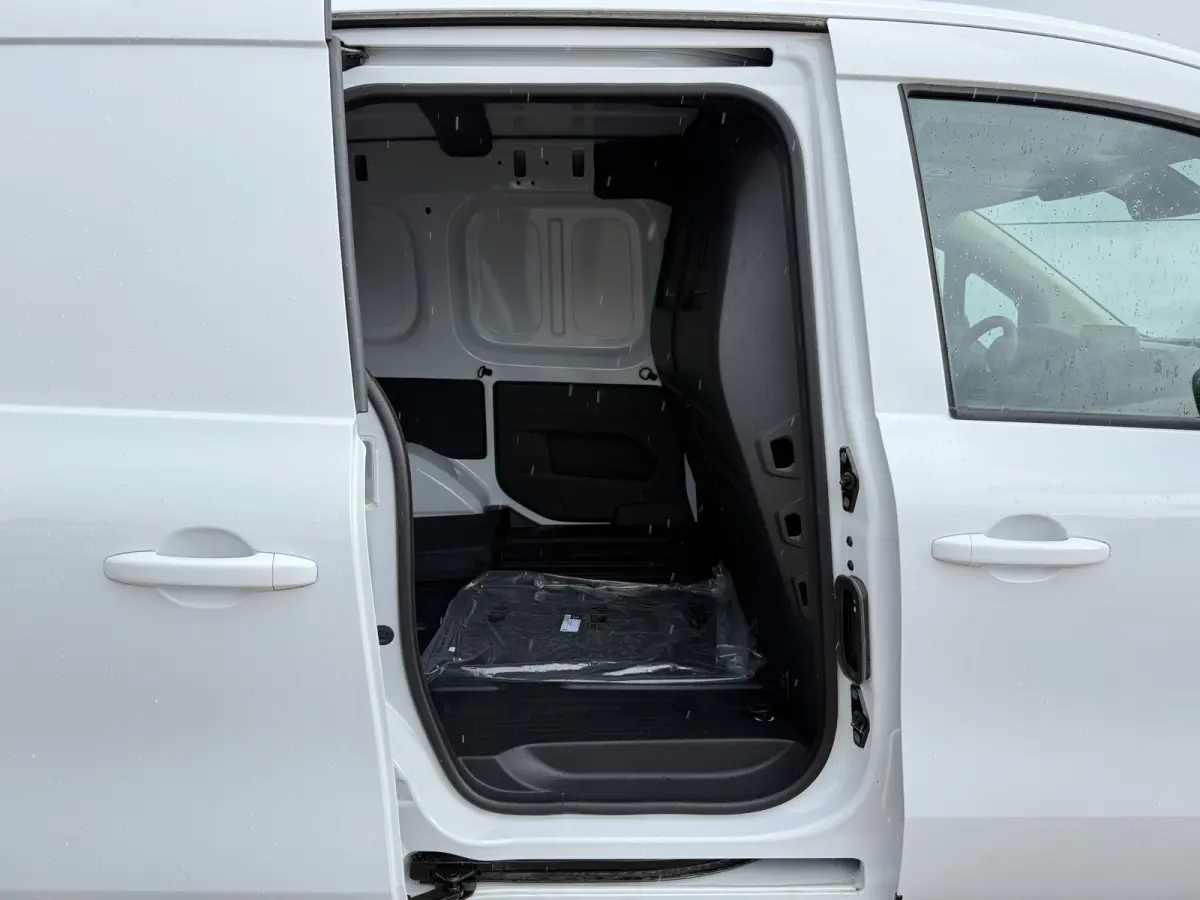Pro 51kWh 122PK Nieuw! L1 Elektrisch 300km WLTP Trekhaak 75KW Snelladen Climate Control Cruise Control Carplay Camera Parkeersensoren Achter