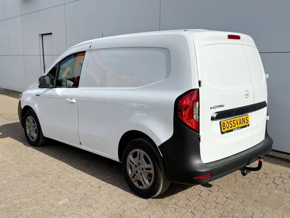 Pro 51kWh 122PK Nieuw! L1 Elektrisch 300km WLTP Trekhaak 75KW Snelladen Climate Control Cruise Control Carplay Camera Parkeersensoren Achter