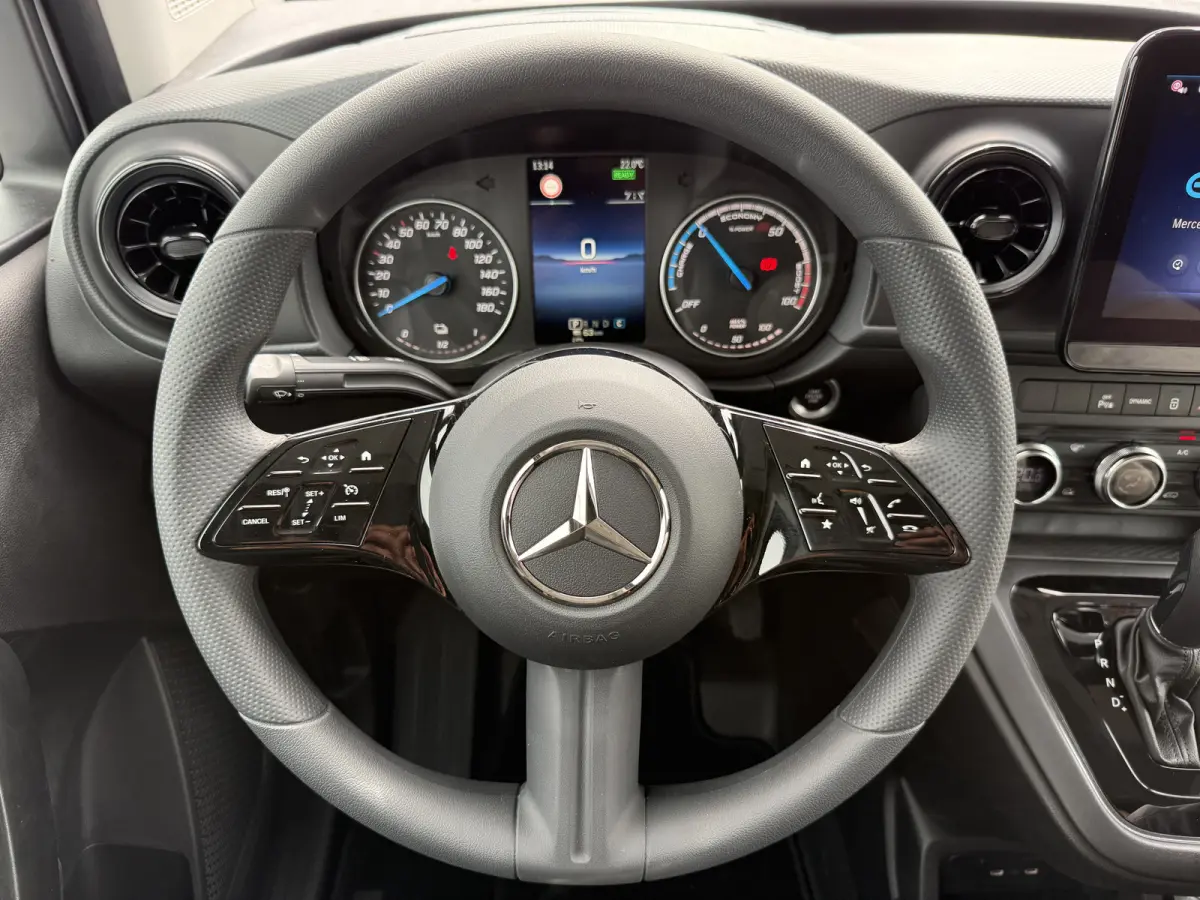 Pro 51kWh 122PK Nieuw! L1 Elektrisch 300km WLTP 75KW Snelladen Climate Control Cruise Control Carplay Camera Parkeersensoren Achter