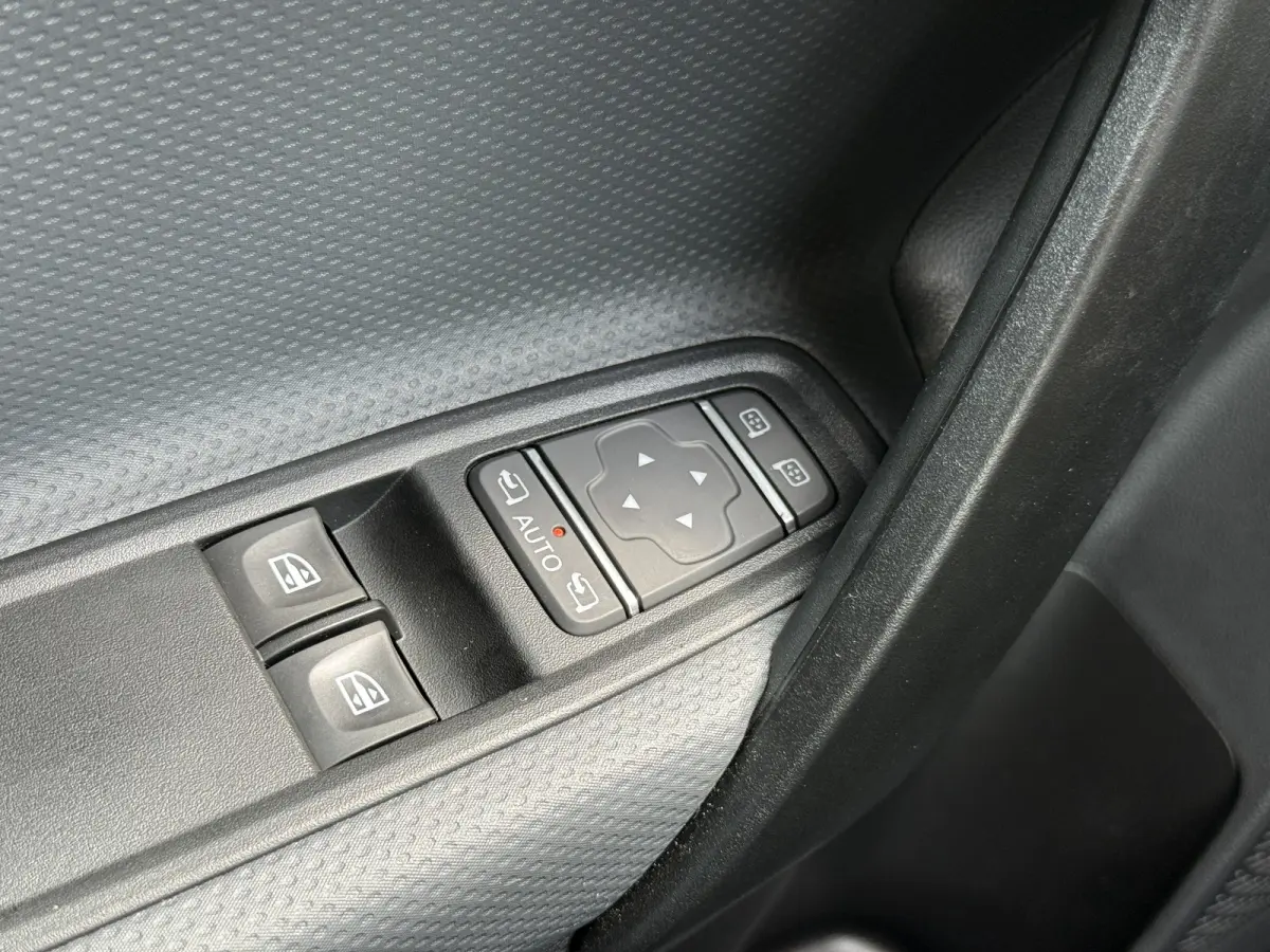 Pro 51kWh 122PK Nieuw! L1 Elektrisch 300km WLTP 75KW Snelladen Climate Control Cruise Control Carplay Camera Parkeersensoren Achter