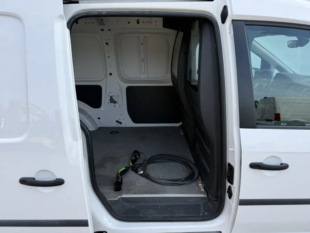 e-Caddy 37kWh 113PK L2 Elektrisch ABT Maxi 37,3kWh 159km WLTP LED Snelladen Trekhaak Airco Carplay Parkeersensoren Achter