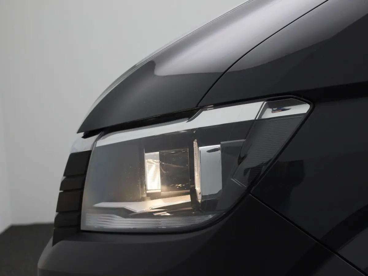 2.0 TDI L3H2 140PK | Airco | Navigatie | Achteruitrijcamera | Parkeersensoren Voor + Achter | Cruise Control | Multifunctioneel Stuurwiel | DAB+ | Appe-Connect | Voorruit Verwarming |