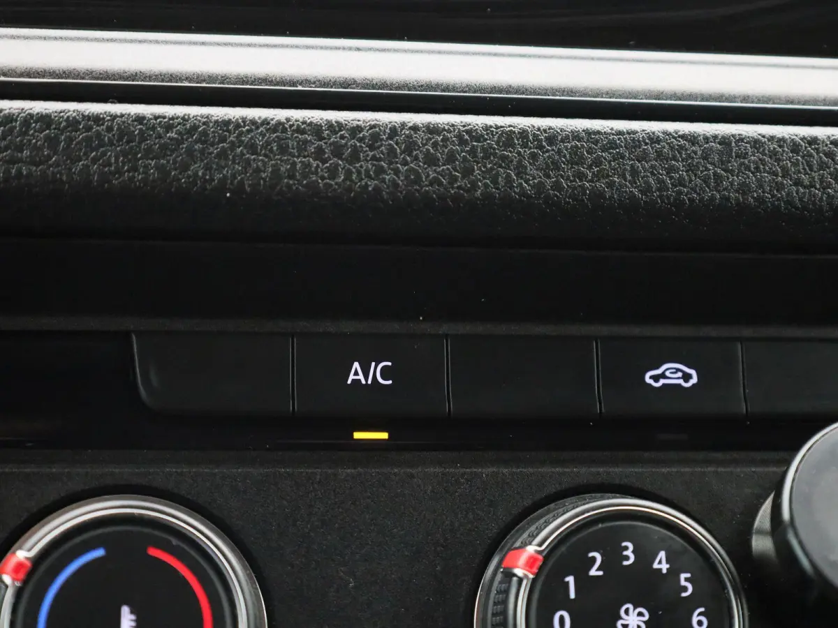 2.0 TDI L3H2 140PK | Airco | Navigatie | Achteruitrijcamera | Parkeersensoren Voor + Achter | Cruise Control | Multifunctioneel Stuurwiel | DAB+ | Appe-Connect | Voorruit Verwarming |