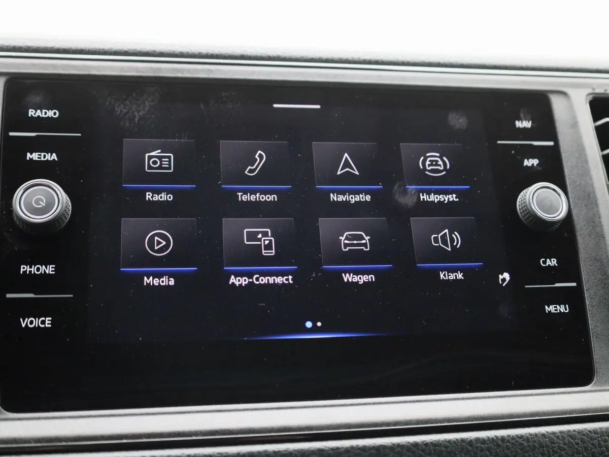 2.0 TDI L3H2 140PK | Airco | Navigatie | Achteruitrijcamera | Parkeersensoren Voor + Achter | Cruise Control | Multifunctioneel Stuurwiel | DAB+ | Appe-Connect | Voorruit Verwarming |
