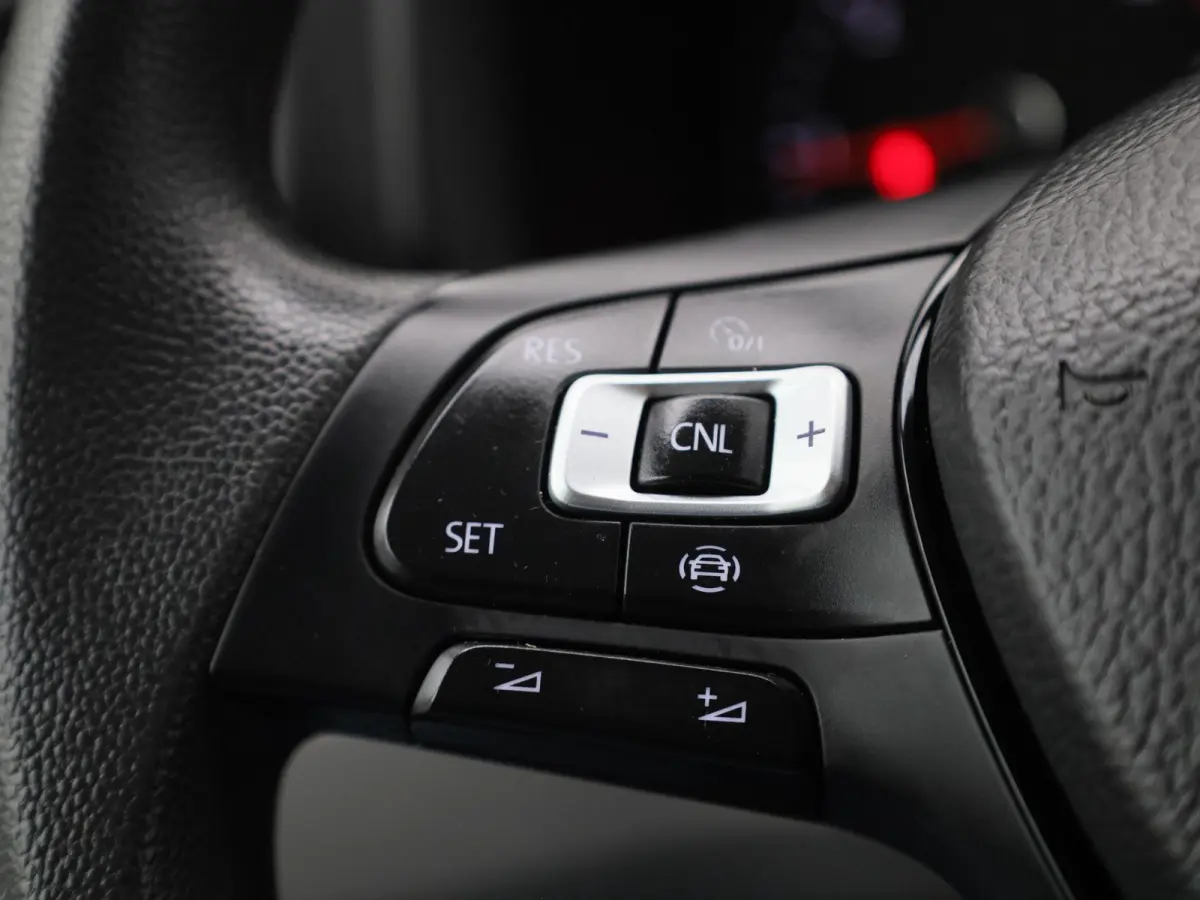 2.0 TDI L3H2 140PK | Airco | Navigatie | Achteruitrijcamera | Parkeersensoren Voor + Achter | Cruise Control | Multifunctioneel Stuurwiel | DAB+ | Appe-Connect | Voorruit Verwarming |