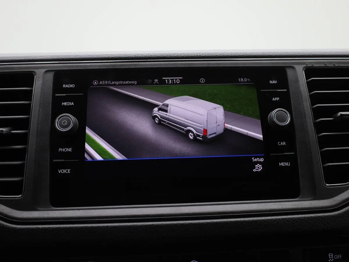 2.0 TDI L3H2 140PK | Airco | Navigatie | Achteruitrijcamera | Parkeersensoren Voor + Achter | Cruise Control | Multifunctioneel Stuurwiel | DAB+ | Appe-Connect | Voorruit Verwarming |