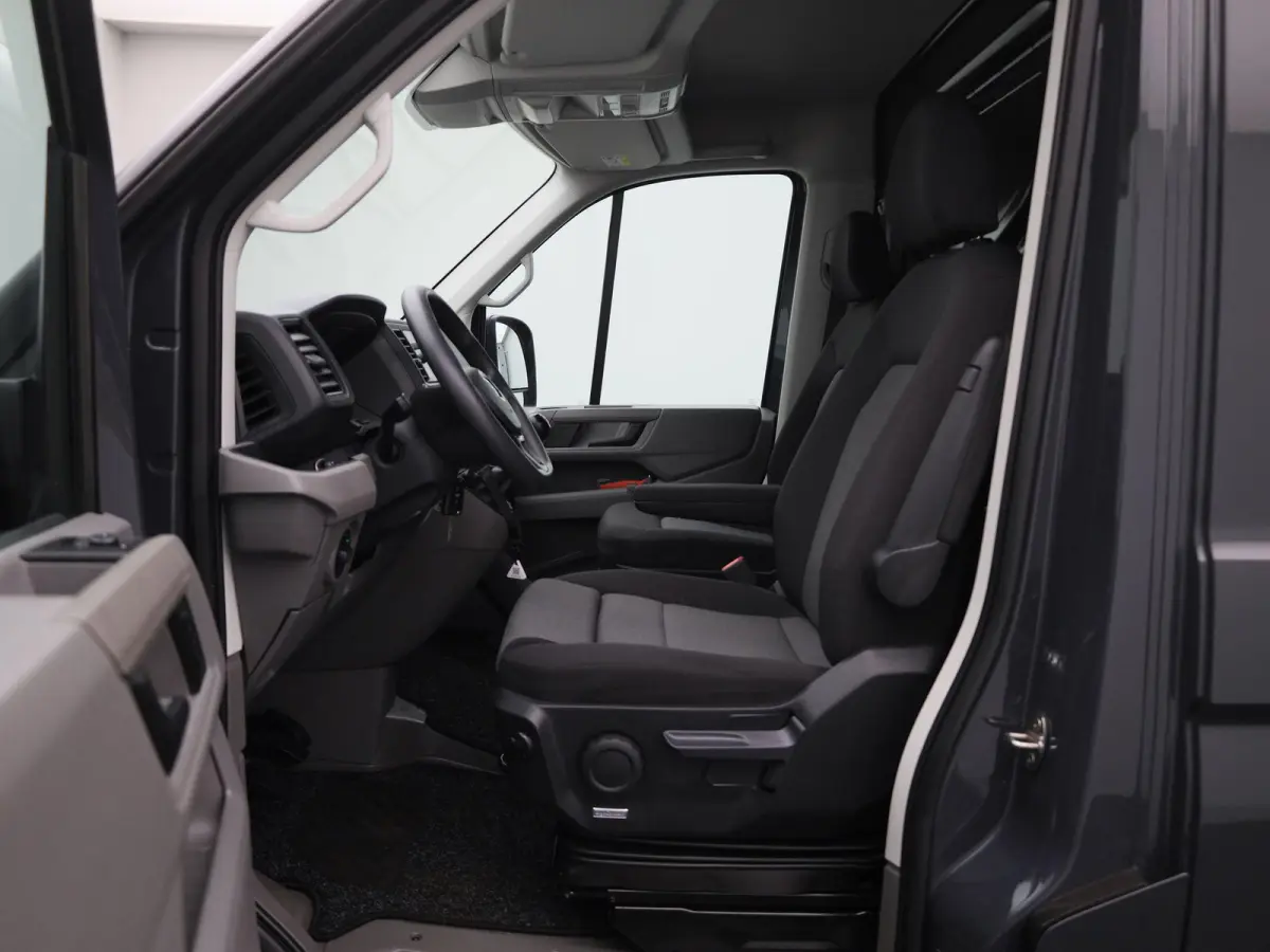 2.0 TDI L3H2 140PK | Airco | Navigatie | Achteruitrijcamera | Parkeersensoren Voor + Achter | Cruise Control | Multifunctioneel Stuurwiel | DAB+ | Appe-Connect | Voorruit Verwarming |