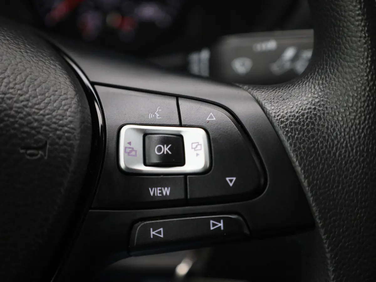2.0 TDI L3H2 140PK | Airco | Navigatie | Achteruitrijcamera | Parkeersensoren Voor + Achter | Cruise Control | Multifunctioneel Stuurwiel | DAB+ | Appe-Connect | Voorruit Verwarming |