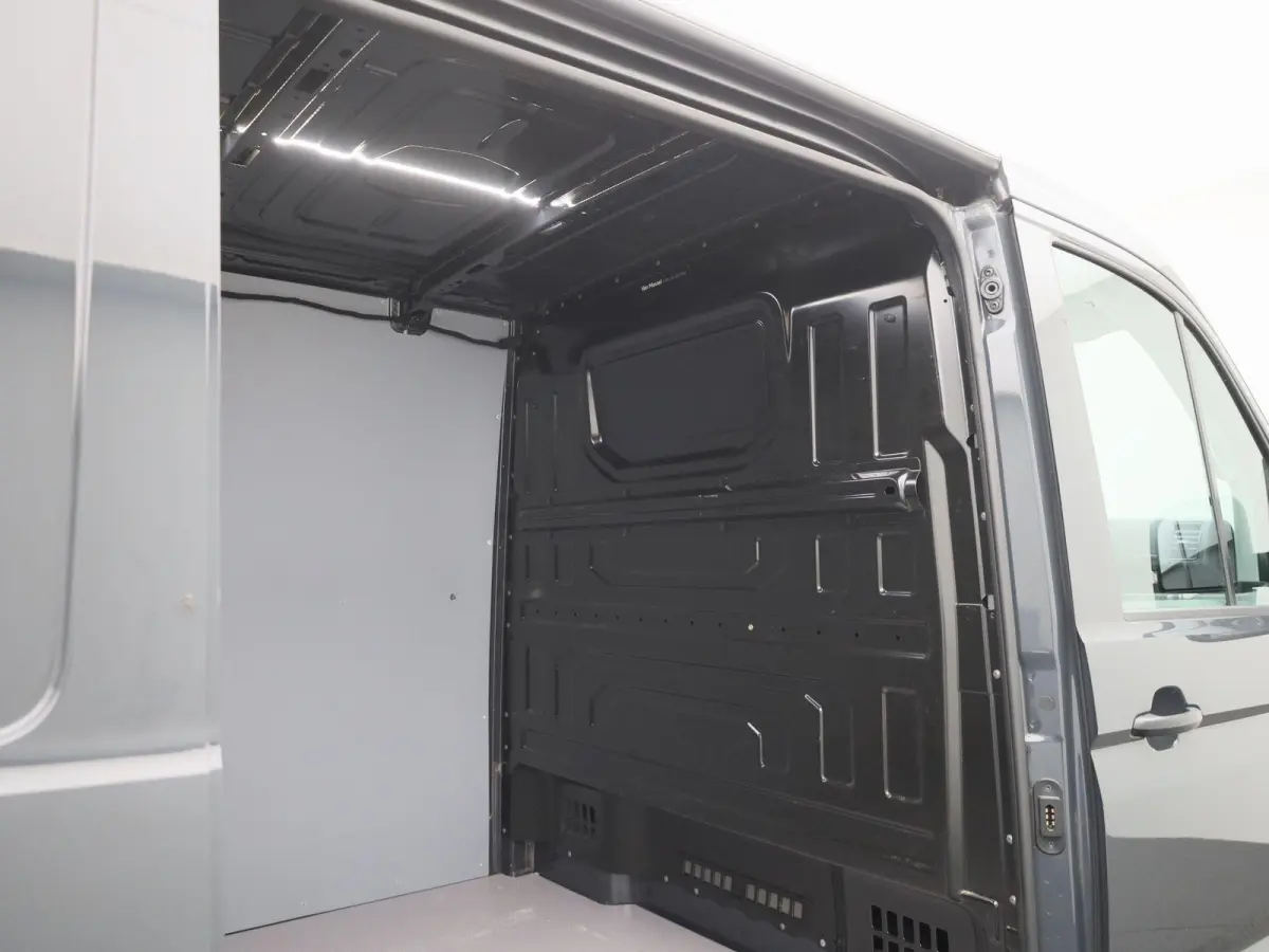 2.0 TDI L3H2 140PK | Airco | Navigatie | Achteruitrijcamera | Parkeersensoren Voor + Achter | Cruise Control | Multifunctioneel Stuurwiel | DAB+ | Appe-Connect | Voorruit Verwarming |