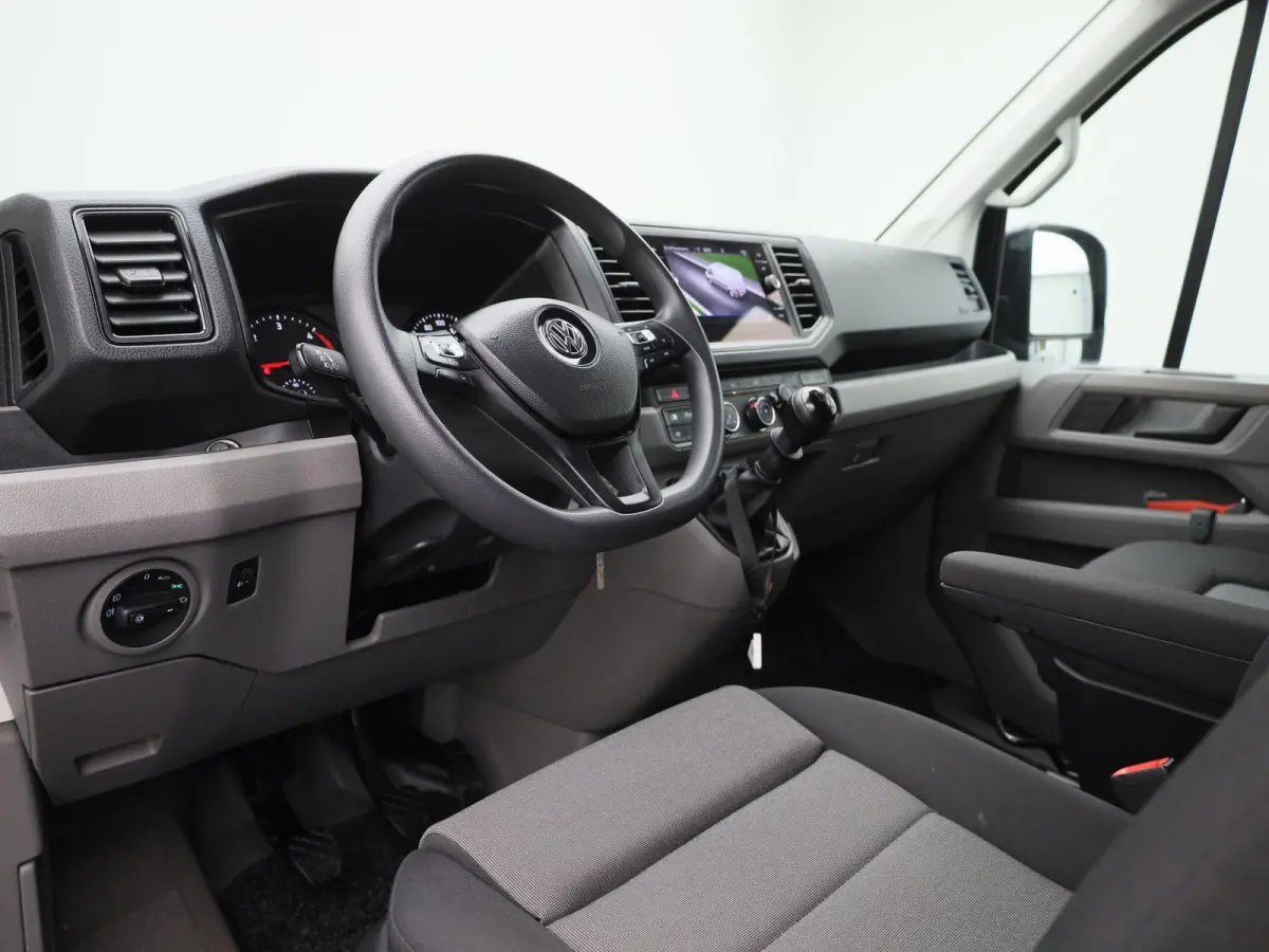 2.0 TDI L3H2 140PK | Airco | Navigatie | Achteruitrijcamera | Parkeersensoren Voor + Achter | Cruise Control | Multifunctioneel Stuurwiel | DAB+ | Appe-Connect | Voorruit Verwarming |