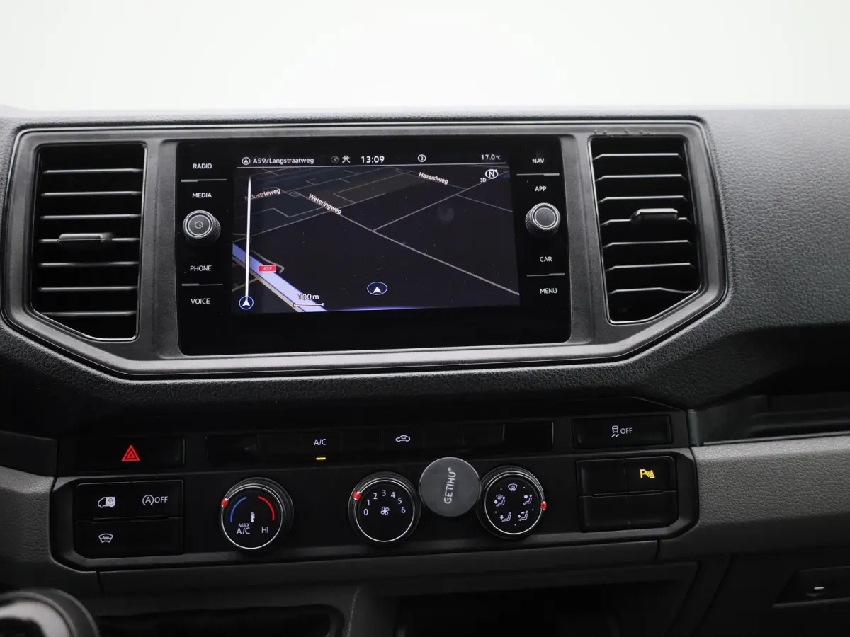 2.0 TDI L3H2 140PK | Airco | Navigatie | Achteruitrijcamera | Parkeersensoren Voor + Achter | Cruise Control | Multifunctioneel Stuurwiel | DAB+ | Appe-Connect | Voorruit Verwarming |