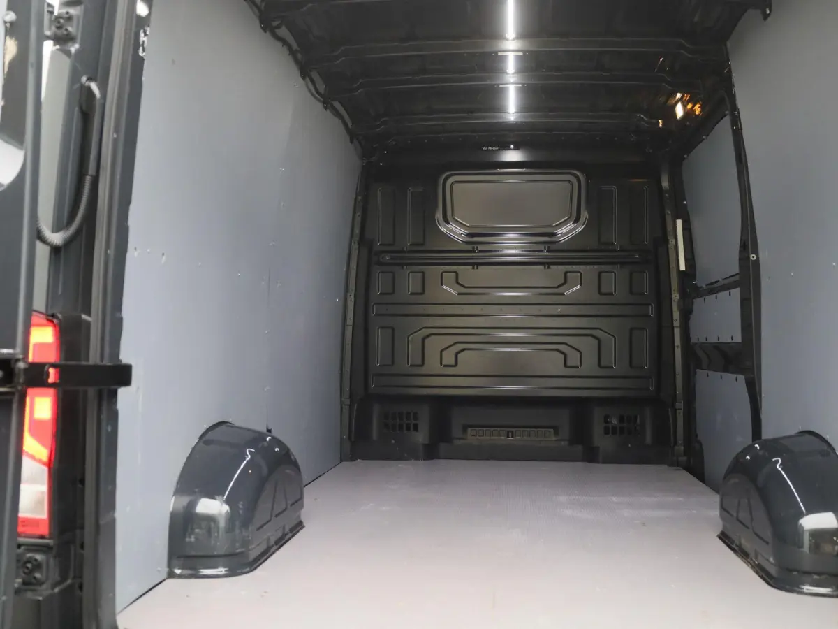 2.0 TDI L3H2 140PK | Airco | Navigatie | Achteruitrijcamera | Parkeersensoren Voor + Achter | Cruise Control | Multifunctioneel Stuurwiel | DAB+ | Appe-Connect | Voorruit Verwarming |