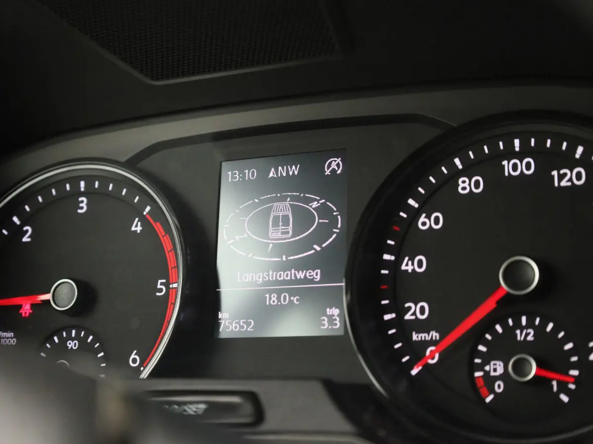 2.0 TDI L3H2 140PK | Airco | Navigatie | Achteruitrijcamera | Parkeersensoren Voor + Achter | Cruise Control | Multifunctioneel Stuurwiel | DAB+ | Appe-Connect | Voorruit Verwarming |