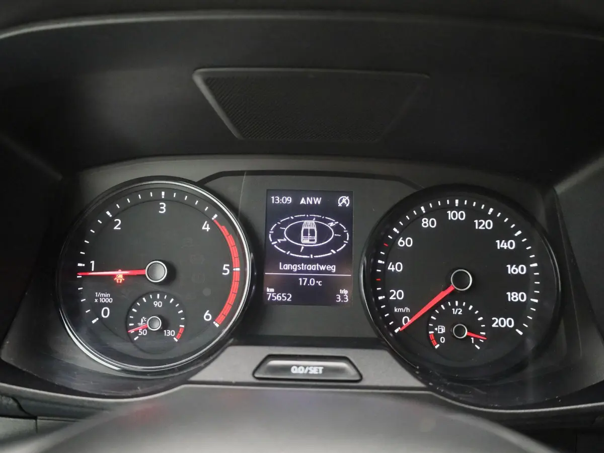 2.0 TDI L3H2 140PK | Airco | Navigatie | Achteruitrijcamera | Parkeersensoren Voor + Achter | Cruise Control | Multifunctioneel Stuurwiel | DAB+ | Appe-Connect | Voorruit Verwarming |