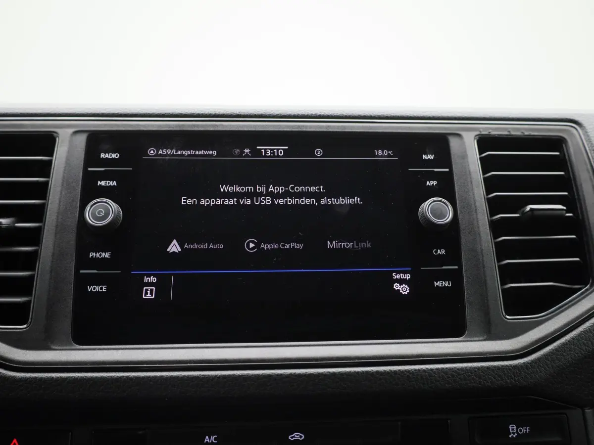 2.0 TDI L3H2 140PK | Airco | Navigatie | Achteruitrijcamera | Parkeersensoren Voor + Achter | Cruise Control | Multifunctioneel Stuurwiel | DAB+ | Appe-Connect | Voorruit Verwarming |