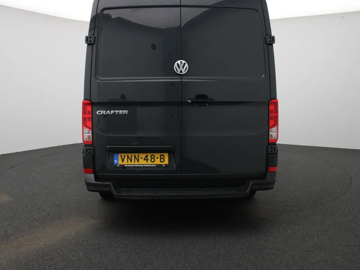 2.0 TDI L3H2 140PK | Airco | Navigatie | Achteruitrijcamera | Parkeersensoren Voor + Achter | Cruise Control | Multifunctioneel Stuurwiel | DAB+ | Appe-Connect | Voorruit Verwarming |