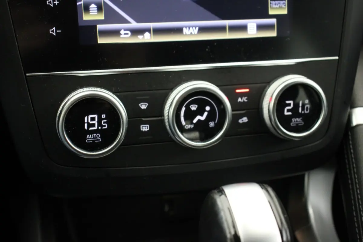1.3 TCe Intens Automaat - Carplay, Camera, Clima, , Half Leer, Blind Spot, Trekhaak