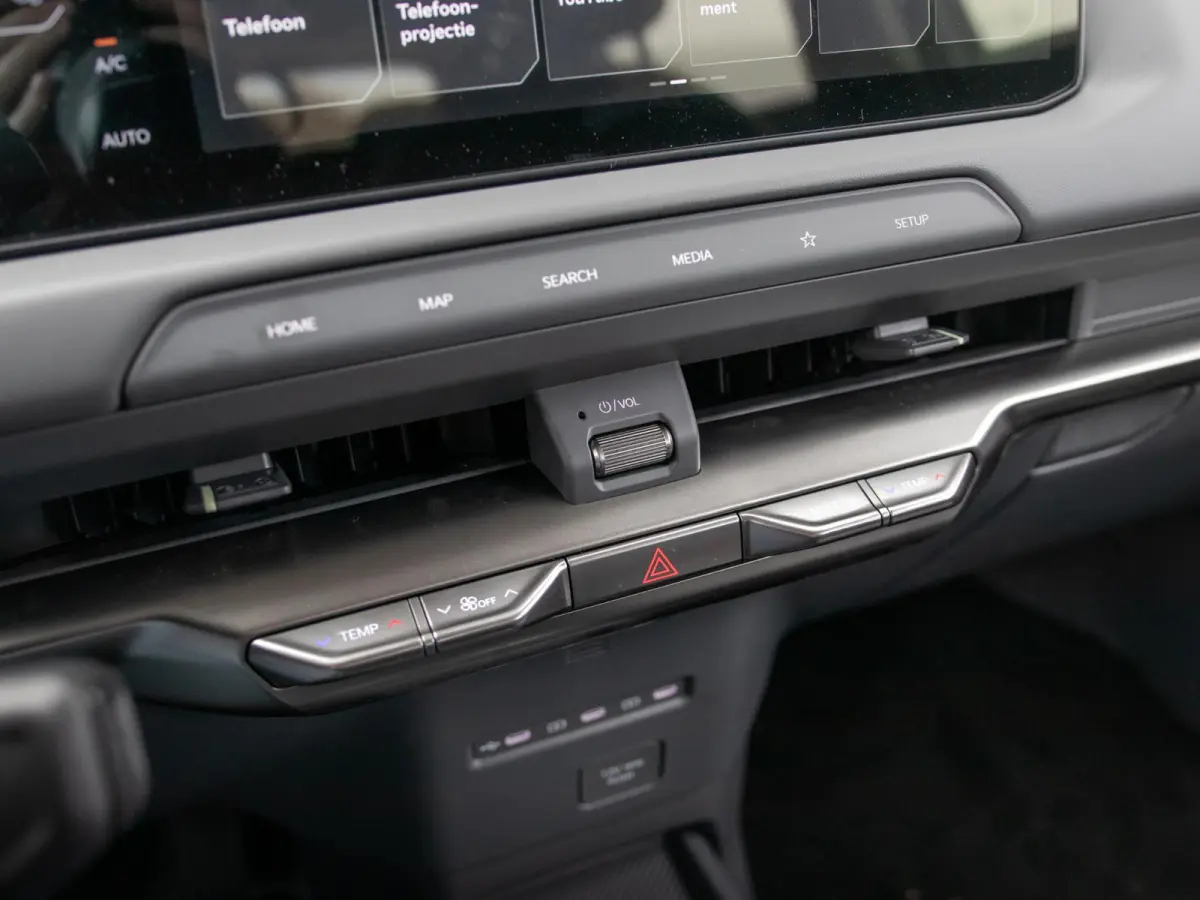 Air 42.2 kWh | Actieprijs * | Clima | Adapt. cruise | Navi | Dakrails | 16" | Stoel&Stuur Verwarming | Apple Carplay