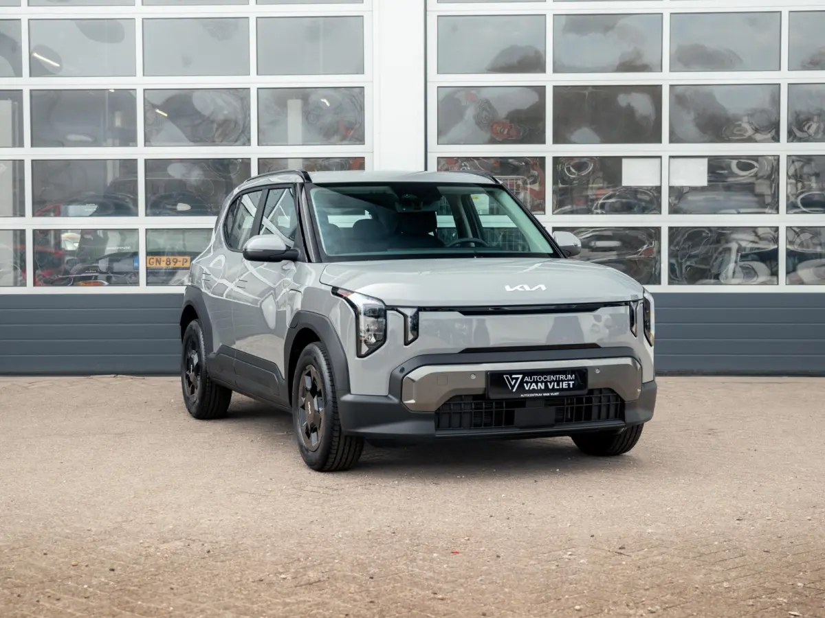 Air 42.2 kWh | Actieprijs * | Clima | Adapt. cruise | Navi | Dakrails | 16" | Stoel&Stuur Verwarming | Apple Carplay