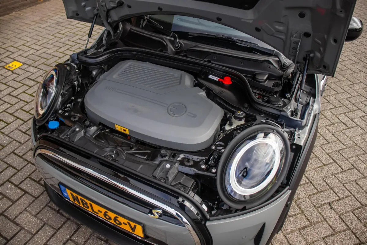 Classic Trim 33 kWh, SOH 94%, Pano, Leder, H&K