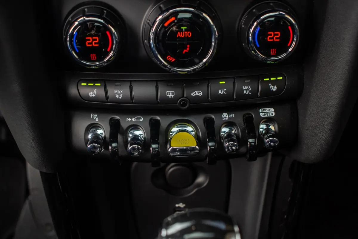 Classic Trim 33 kWh, SOH 94%, Pano, Leder, H&K