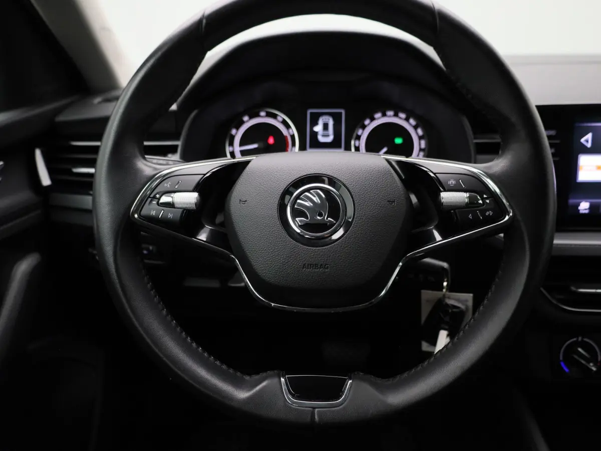 1.0 TSI Ambition | AIRCO | APPLE CARPLAY | ANDROID AUTO | CRUISE CONTROL | TREKHAAK |